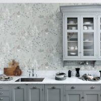 Флорални тапети в дизайна на кухненските стени