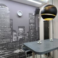 Designlampen en een bar in een studio-appartement
