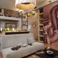 Sofa sebagai pemisah zon di apartmen studio