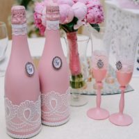 Розов дизайн на сватбена дантела
