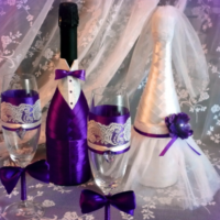 Svatební dekorace na láhve v fialové