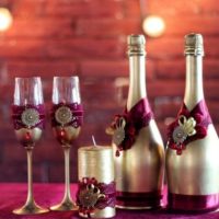 Výroba lahví šampaňského na stříbrnou svatbu