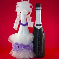 Декор на сватбена бутилка за младоженци