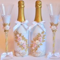 DIY hromadné květiny na lahvích šampaňského