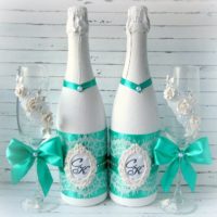 Bir düğün için şenlikli şampanya dekoru