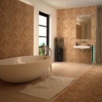 Дизайнът на пода и стените на банята със светлокафява мозайка
