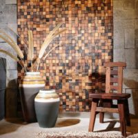 Mozaic din lemn în interiorul camerei de zi