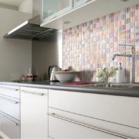Puikus mozaikinis virtuvės prijuostės pamušalas