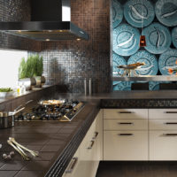 Mozaika dekoruota virtuvės spalva tamsiomis spalvomis