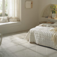 Podea ceramică în dormitor