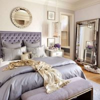 Лавандулов оттенък в дизайна на класическа спалня