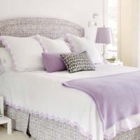 Menghias bilik tidur dengan objek lavender