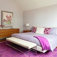 Moderne slaapkamer in de kleuren lavendel
