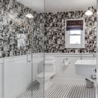 Linoleum antiderapant în toaleta unei case private