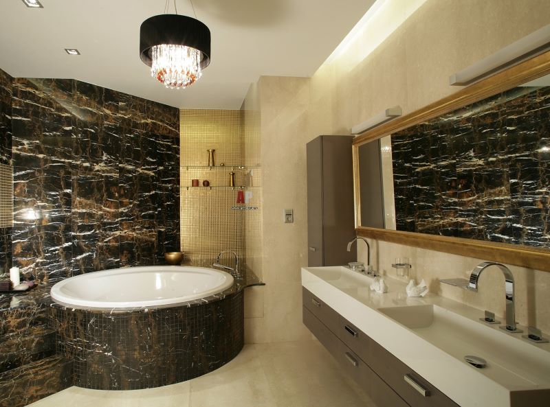 Suvremena kupaonica od mramornog mozaika
