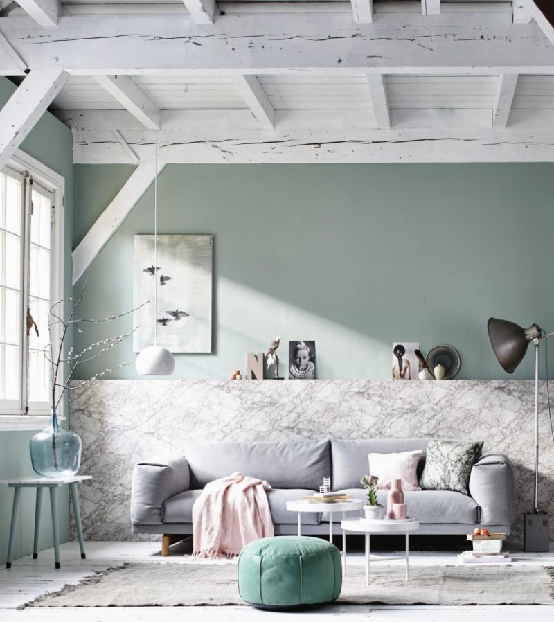 Použití barvy máty v designu obývacího pokoje