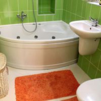 حوض الاستحمام الزاوية والبلاط الخزفي الأخضر