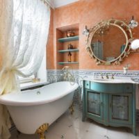 Oranžinė spalva vonios kambario interjere