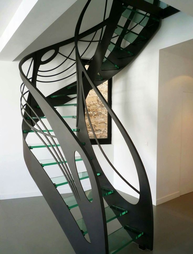Oriģināla dizaina kāpnes modernā mājā