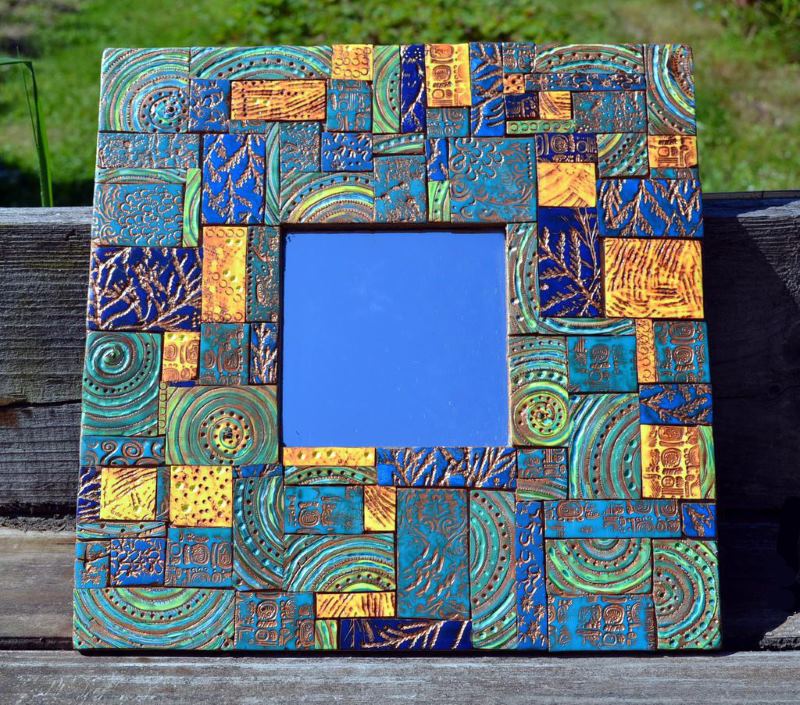 Ručně vyráběné zrcadlo s keramickou mozaikou