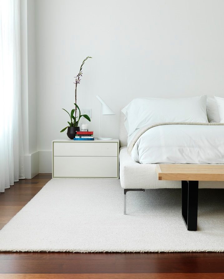 Arredamento minimalista della camera da letto in stile minimalista