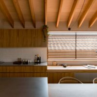Folosind lemnul pentru a decora un interior modern
