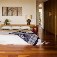 Laminate floor bed yang rendah