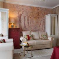 Tapeta na stěně klasického stylu obývacího pokoje