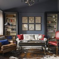 Tmavé barvy v klasickém stylu designu obývacího pokoje