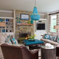 Provensálský obývací pokoj s modrým stropním světlem