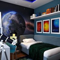 تلسكوب في غرفة نوم صبي مراهق