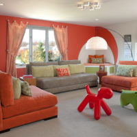 Dzīvojamās istabas dizains sarkanos toņos