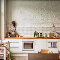 Brickwork in the decoration of the kitchen