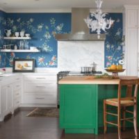 Decorarea pereților în bucătărie cu tapet floral