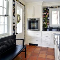 Witte keuken in de woonkamer van een landhuis