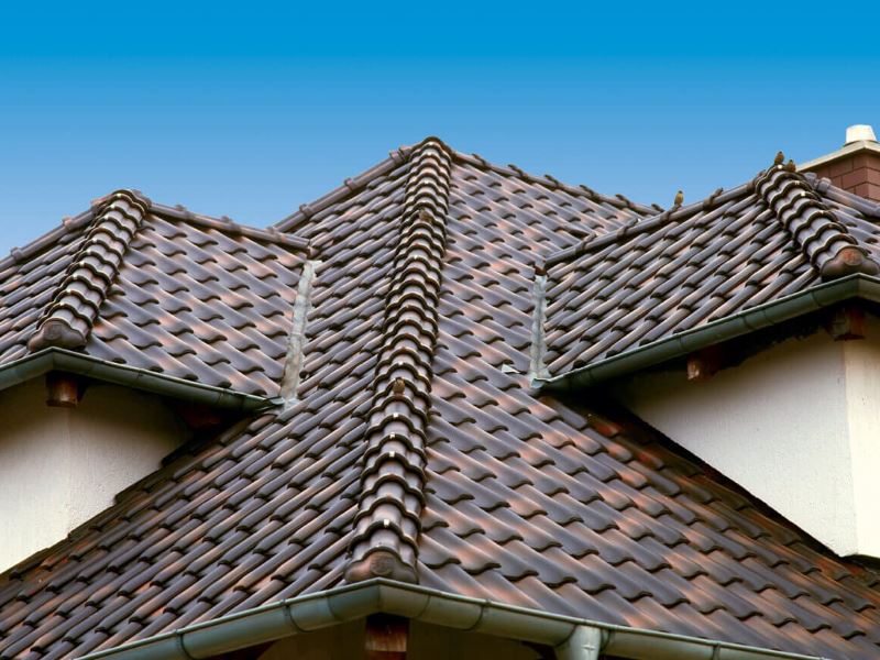 Bumbung dengan jubin seramik di rumah Jerman