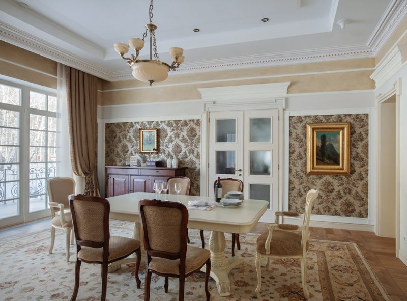 Klasický interiér obývacího pokoje v hnědých odstínech