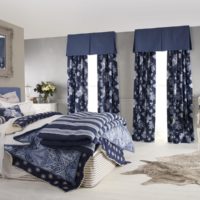 Zila krāsa guļamistabas dizainā