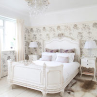 Бяло легло в класически стил