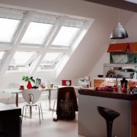 Тавански прозорци в таванската кухня