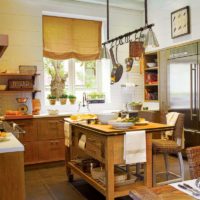 Rustieke stijl in het ontwerp van de keuken van een landelijk huis