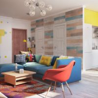 Krásný obývací pokoj s obývacím pokojem a světlým interiérem