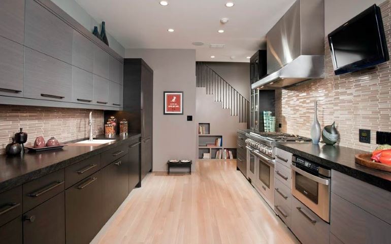 Paralēlais virtuves-dzīvojamās istabas izkārtojums 16 kvadrātmetri