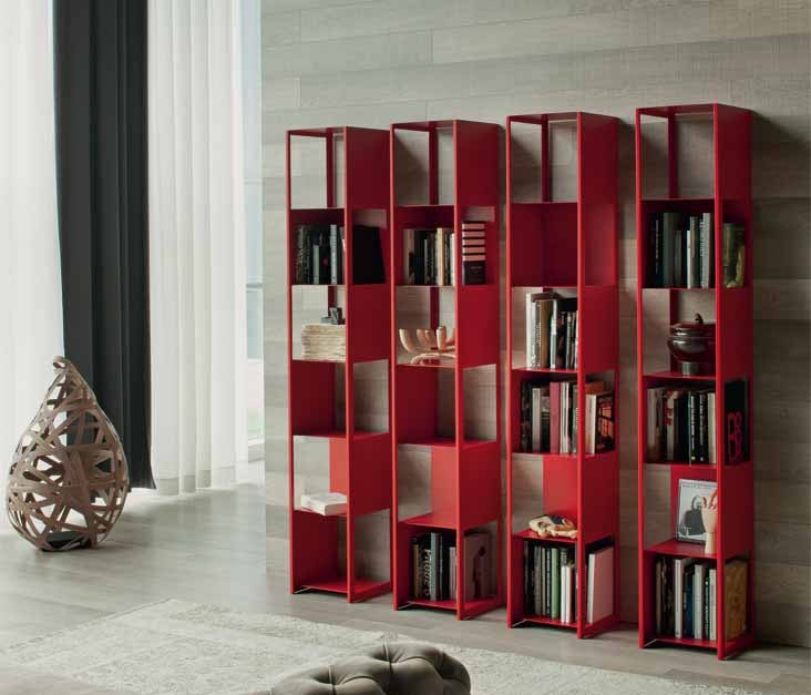 Neobične police za knjige u crvenoj boji