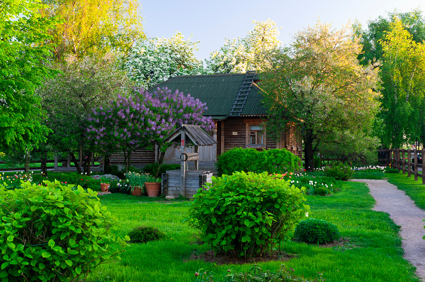 Tuin in de stijl van een oud Russisch landgoed