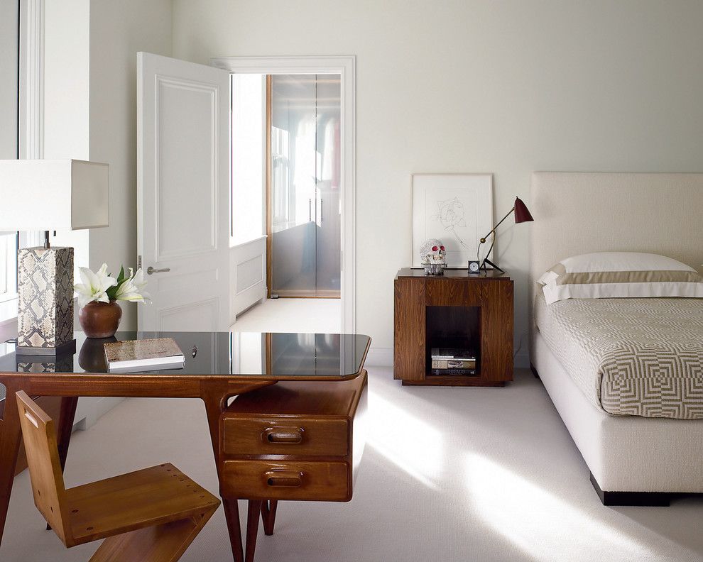 Design minimalist dormitor în mobilier din lemn închis