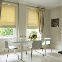 Bijela dnevna soba u stilu minimalizma