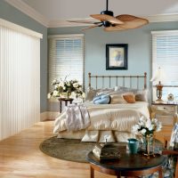 Jaluzele pentru geamuri în dormitor în stil provensal