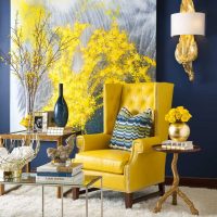 Zlatá barva v interiéru obývacího pokoje