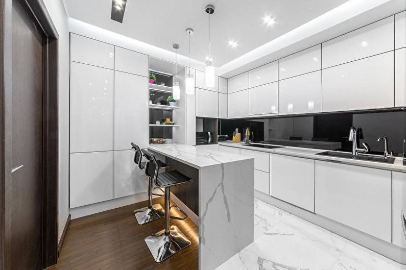 Blizgantys minimalistiniai virtuvės fasadai
